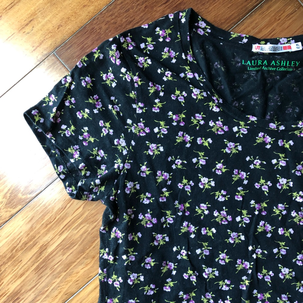 Uniqlo x Laura Ashley Limited Archive Collection T-Shirt - Picture 4 of 12